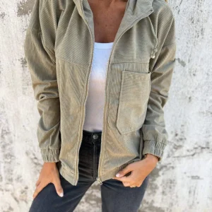 Elise ~ Veste douce avec capuche et fermeture éclair