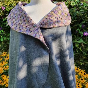 Cape avec doublure crochetée