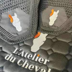 Ensemble Tapis & Bonnet L&rsquo;Atelier du Cheval
